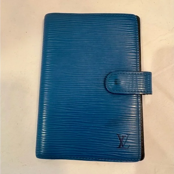 Louis Vuitton Vibrant Blue Epi Agenda - Picture 2 of 11